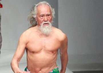 Deshung Wang, en el desfile del dise&ntilde;ador chino Hu Sheguang.