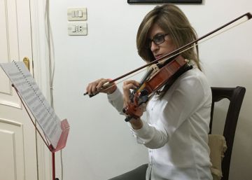 Basma Ourafli en sus clases de viol&iacute;n en Alepo