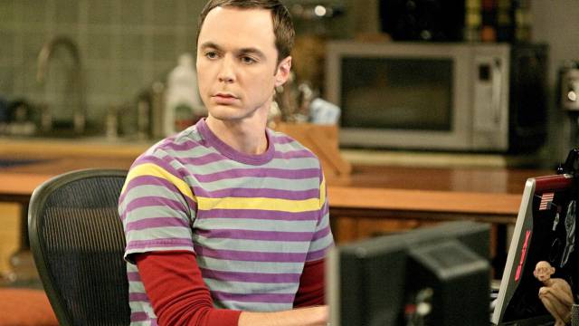 El actor Jin Parsons interpreta al personaje de Sheldon Cooper.