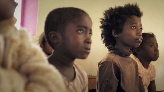 Niños en clase en Soavinarivo (Madagascar).
