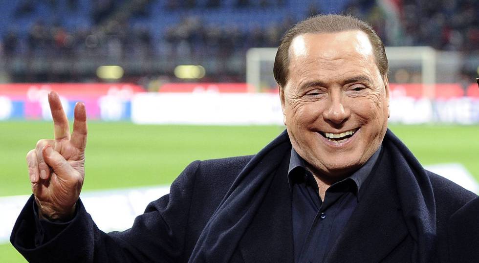 Silvio Berlusconi en un partido de fútbol. rn