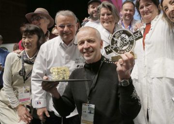 Gunnar Waagen, productor del queso Kraftkar, recoge en San Sebasti&aacute;n el premio al mejor queso del mundo.