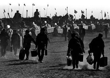 La invasi&oacute;n sovi&eacute;tica de Afganist&aacute;n dur&oacute; 10 a&ntilde;os. En la imagen, de 1989, los soldados regresan a casa.