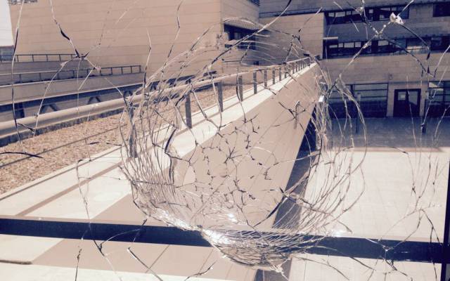 Impacto en un despacho del Instituto de F&iacute;sica Te&oacute;rica, en Madrid.