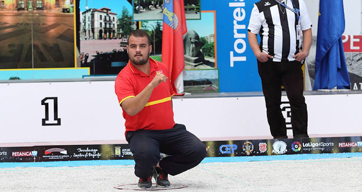 De la petanca no se puede vivir ni tampoco salir