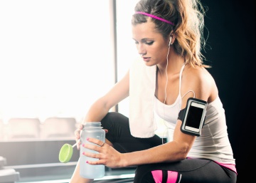 Esto es lo que le pasa a su cuerpo cuando toma una bebida energética