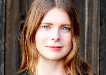 La escritora Emma Cline.