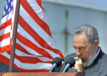 (FILES) This file photo taken on May 12, 2002 shows Cuban President Fidel Castro delivering a speech after former US president Jimmy Carter's arrival at the Jose Marti airport in Havana 12 May 2002.  Cuban revolutionary icon Fidel Castro died late on November 25, 2016 in Havana, his brother announced on national television.  AFP PHOTO  ADALBERTO ROQUE