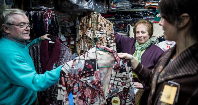 Estévez, su esposa y una de sus hijas.