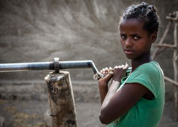 El agua ahoga el futuro de las niñas