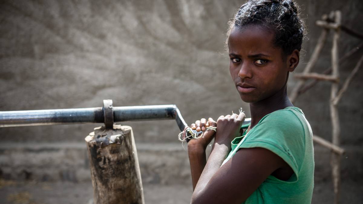 El agua ahoga el futuro de las niñas