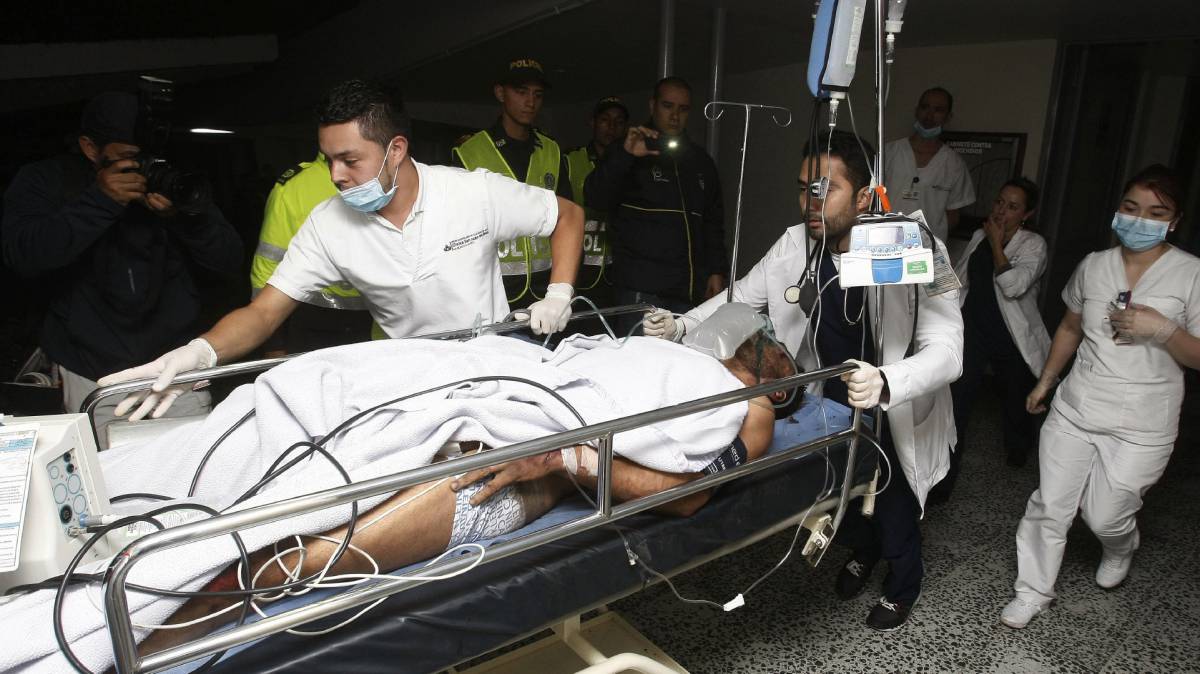 El jugador Alan Ruschel a su llegada al hospital de La Ceja (Colombia).