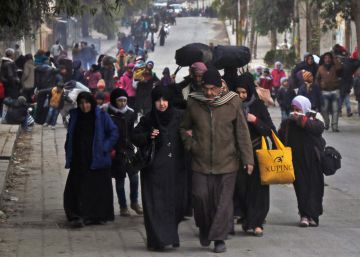 30.000 desplazados reciben ayuda tras escapar de Alepo