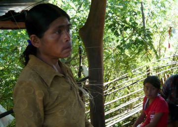 Angelina M&eacute;ndez gana menos de un d&oacute;lar al d&iacute;a tejiendo sombreros de palma.