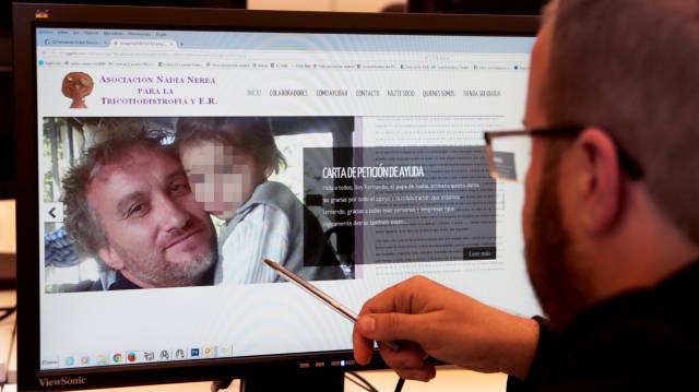 Blanco y su hija, en la página de la asociación.