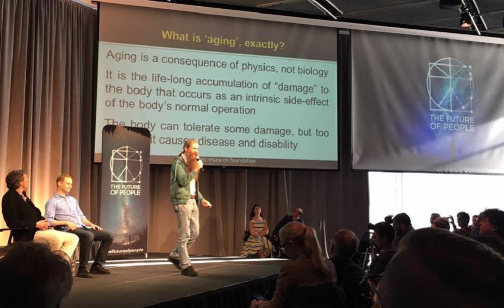 Aubrey de Grey durante su intervención en la conferencia El Futuro de la Gente.