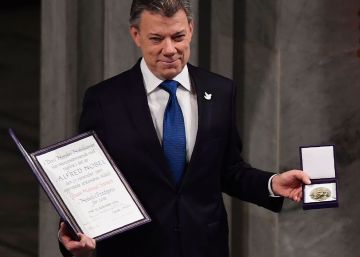 Juan Manuel Santos recibe el premio Nobel de la Paz. 