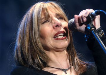 La cantante mexicana Betsy Pecanins, en una actuaci&oacute;n de 2005.