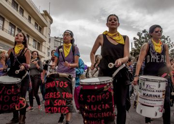 La primera marcha nacional contra el feminicidio en Ecuador, llevada a cabo el 26 de noviembre.