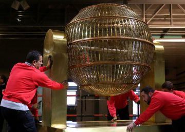 Los bombos de la Lotería de Navidad llegan al Teatro Real