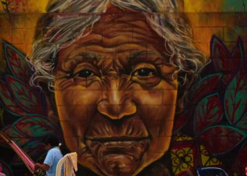Representación de la deidad inca Pacha Mama en el polideportivo de Toribío, en Cauca, Colombia.