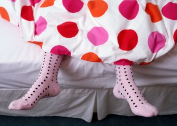 ¿Enrolla los calcetines en una bola o los dobla? Da igual, lo está haciendo mal