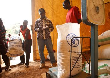 Registro de sacos de ma&iacute;z recibidos en Katutu, en la Rep&uacute;blica Democr&aacute;tica del Congo. 