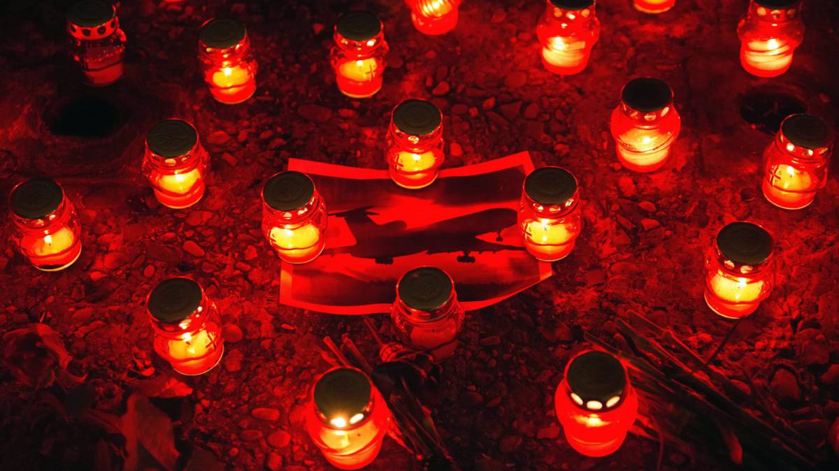 Homenaje a las ocupantes del avión ruso siniestrado en el mar Negro.