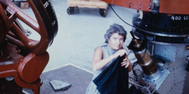 La astr&oacute;noma Vera Rubin en el telescope Flagstaff.