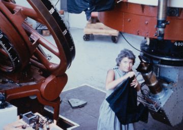La astr&oacute;noma Vera Rubin en el telescope Flagstaff.