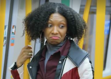 Por qué parece falso el vídeo de los regalos “sorpresa” en el Metro