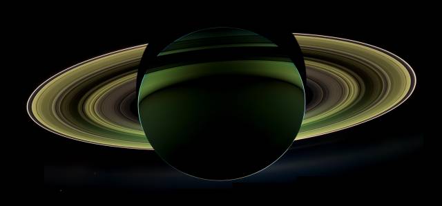 Saturno y sus anillos fotografiados por 'Cassini' en 2012