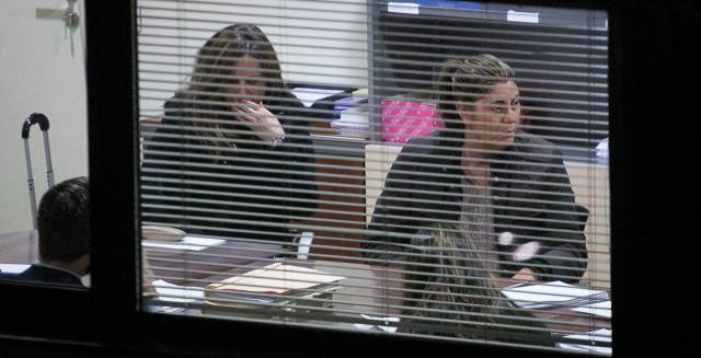 Nadia’s mother (r.) gives testimony.