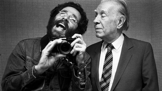 Autorretrato de Vasco Szinetar con Borges en 1982.