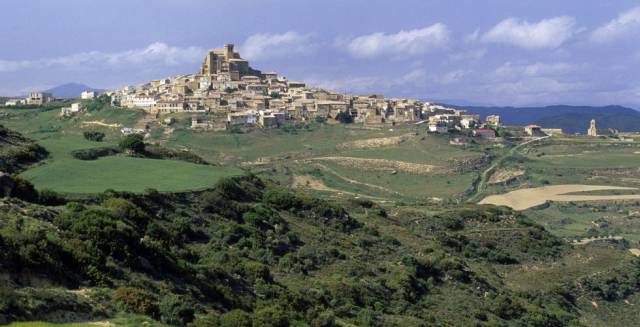 The town of Uju&eacute;, in Navarre.