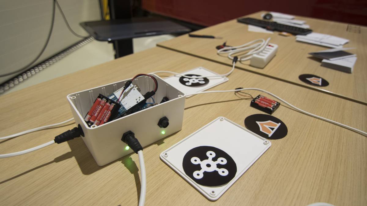 Enchufar un campo de refugiados a la luz