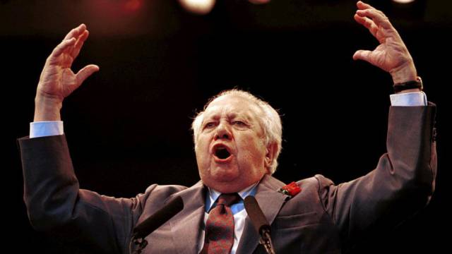 Mário Soares, en un mitin en Lisboa en 1999.