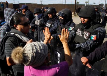 Siete policías, arrollados en una protesta por la subida de la gasolina en México