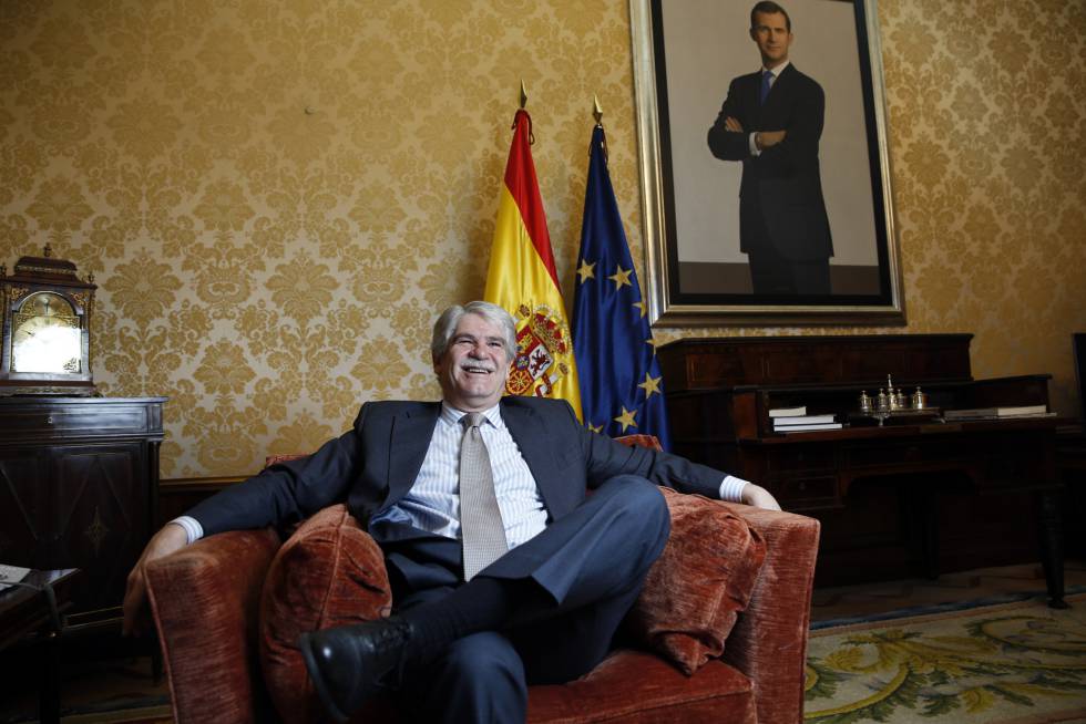 Alfonso Dastis, ministro de Asuntos Exteriores, en su despacho en el Palacio de Santa Cruz.