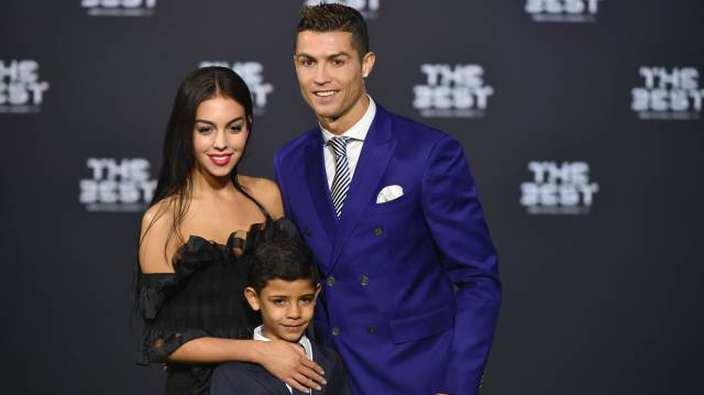 Cristiano Ronaldo, con Georgina Rodriguez y su hijo.