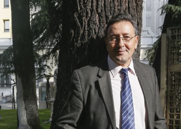 El ocean&oacute;grafo Carlos Duarte posa antes de la entrevista, en Madrid.