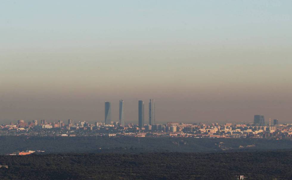 Nube de polución sobre Madrid.