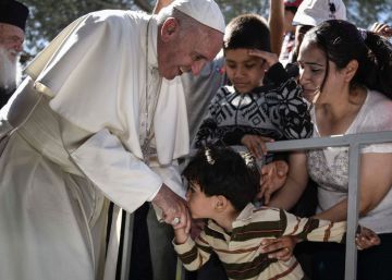 El papa Francisco durante su visita a la isla griega de Lesbos. 