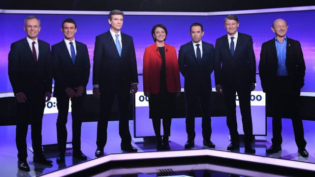 Los candidatos, durante un debate el jueves.