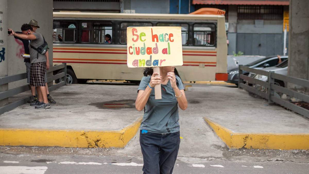 Un stop para los coches en Caracas