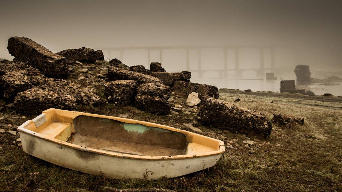 Antiguo pueblo de Portomarín inundado por el embalse de Belesar.