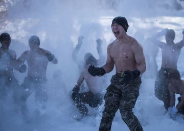 Soldados hacen una demostraci&oacute;n en Pyeongchang (Corea del Sur).