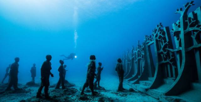 Underwater sculptures at the Museo Atlántico in Lanzarote.