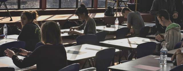 "Me pagan para enseñar, no por aguantar": la queja de una profesora "harta"