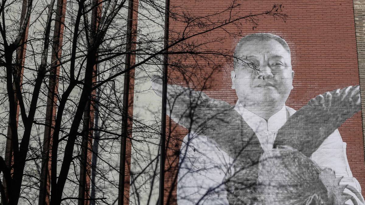 Grafiti sobre un edificio, en el barrio de Usera, con motivo del Año Nuevo Chino, en Madrid.